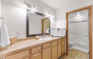 Comfortable Midtown Bozeman Townhome Near Downtown - Bozeman, Montana