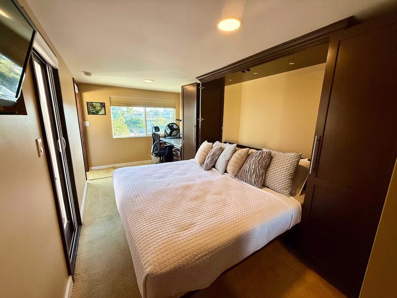 Coastal Estate in the Heart of Manhattan Beach - Manhattan Beach, California