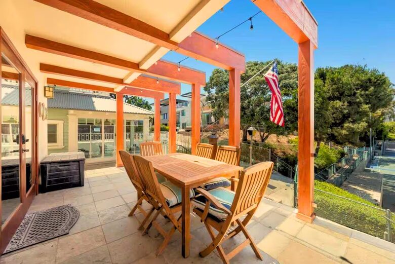 Coastal Estate in the Heart of Manhattan Beach - Manhattan Beach, California