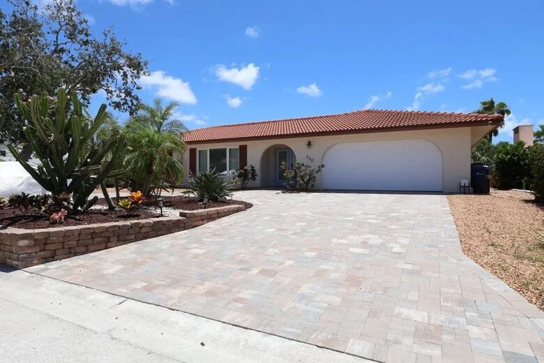 Siesta Key Canal-front Retreat - Sarasota, Florida