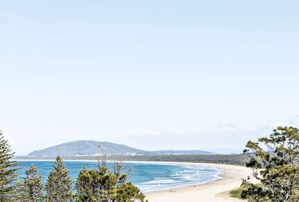 Relaxed Coastal Home Overlooking Seven Mile Beach - Gerroa, Australia