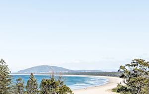 Relaxed Coastal Home Overlooking Seven Mile Beach - Gerroa, Australia