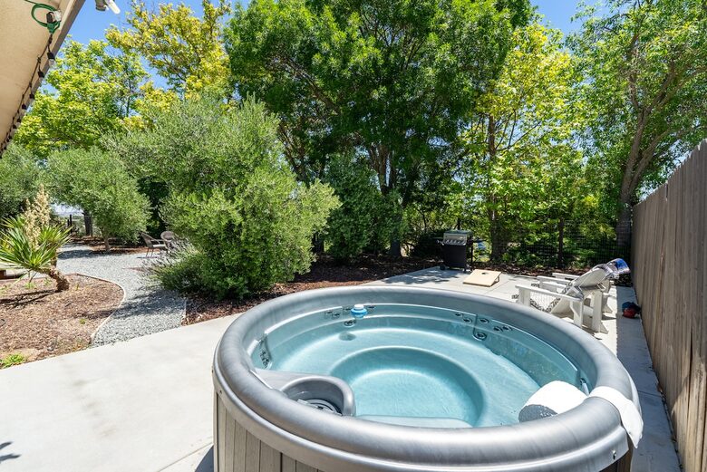 Private Vineyard Estate Retreat in Paso Robles Willow Creek District - Paso Robles, California