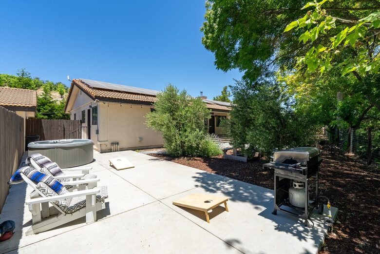 Private Vineyard Estate Retreat in Paso Robles Willow Creek District - Paso Robles, California