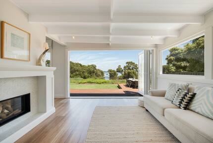 Absolute Bayfront Coastal Escape in Culburra Beach - Culburra Beach, Australia