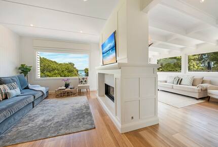 Absolute Bayfront Coastal Escape in Culburra Beach - Culburra Beach, Australia