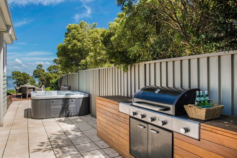 Absolute Bayfront Coastal Escape in Culburra Beach - Culburra Beach, Australia