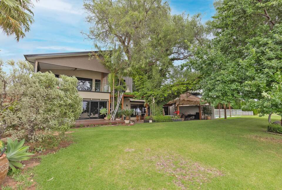 Lake Boga Waterfront Sanctuary with Private Jetty - Lake Boga, Australia