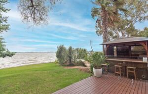 Lake Boga Waterfront Sanctuary with Private Jetty - Lake Boga, Australia