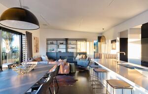Modern Waiheke Retreat Between Mudbrick & Cable Bay - Waiheke Island, New Zealand