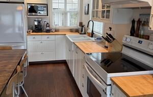 Okanagan Lakefront Retreat with Private Dock - Summerland, Canada
