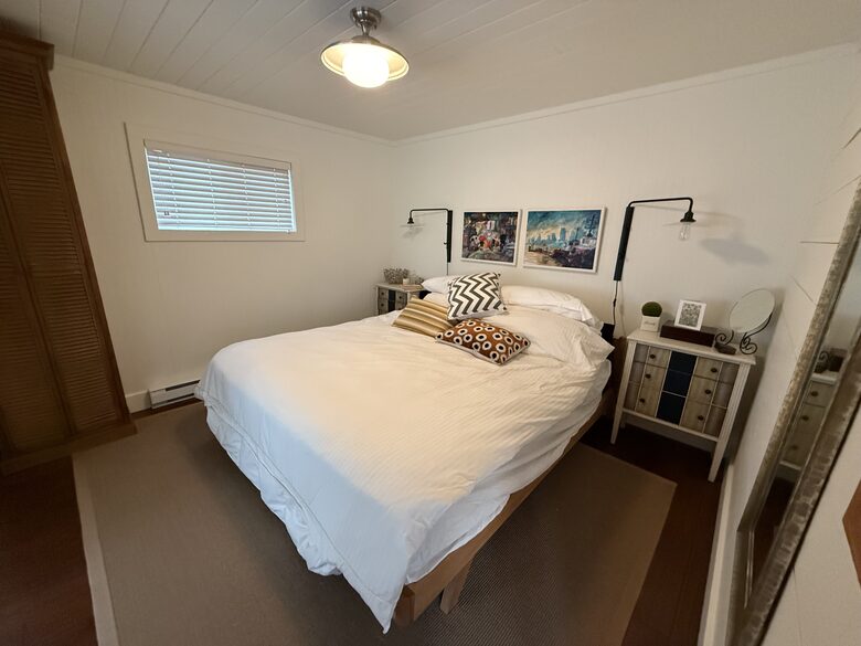 Okanagan Lakefront Retreat with Private Dock - Summerland, Canada