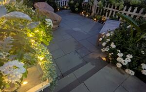 Charming Hydrangea Cottage in Osterville Village near Beaches - Osterville, Massachusetts