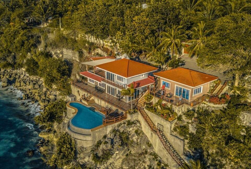 VILLA ON A CLIFF - PRIVATE OCEANFRONT RETREAT - Oslob, Philippines