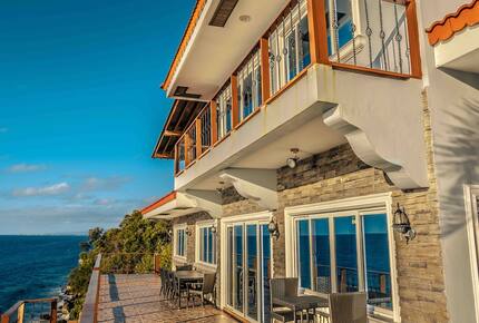 VILLA ON A CLIFF - PRIVATE OCEANFRONT RETREAT - Oslob, Philippines