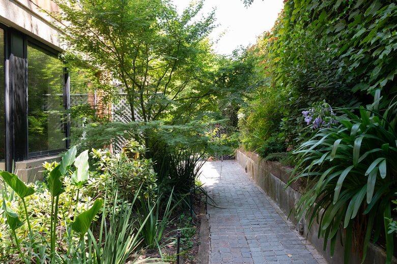 Secluded Garden Living in Santiago‘s Most Desirable Enclave - Vitacura, Chile