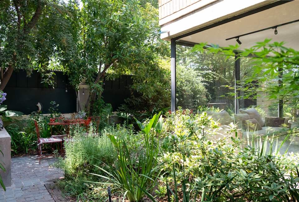 Secluded Garden Living in Santiago‘s Most Desirable Enclave - Vitacura, Chile