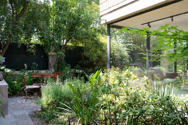 Secluded Garden Living in Santiago‘s Most Desirable Enclave - Vitacura, Chile