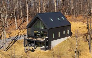 Afton Mountain Retreat with Hot Tub & Views - Afton, Virginia