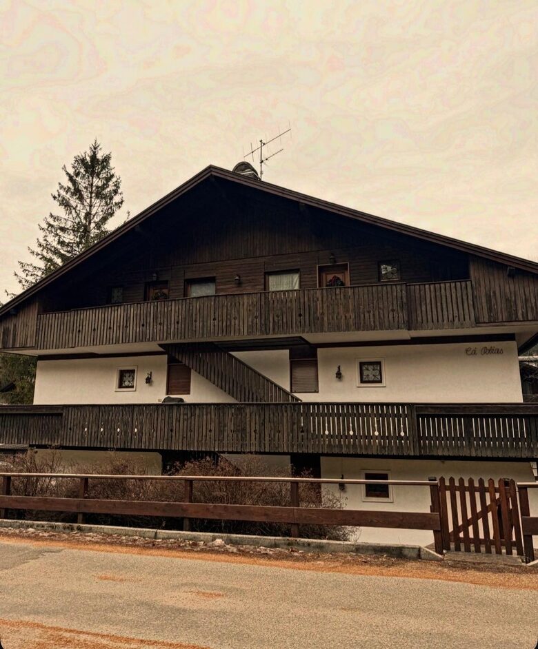 A Tasteful Alpine Apartment near Cortina d'Ampezzo - San Vito di Cadore, Italy