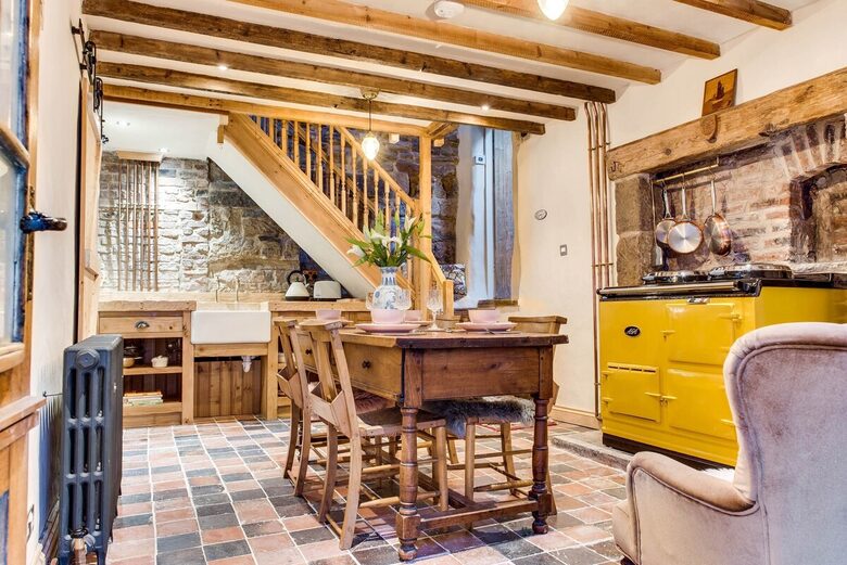Charming Abbey-View Cottage - Whitby, United Kingdom