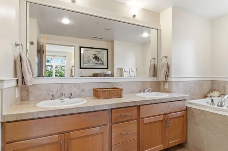 Bainbridge Island Elegant Condo near Ferry - Bainbridge Island, Washington