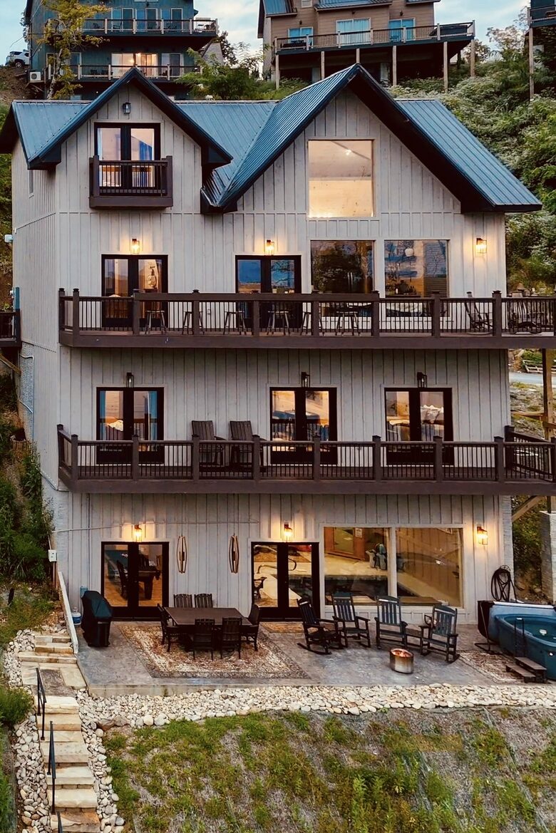Smoky Mountain Lakeview Lodge | Indoor Pool & Private Dock - Sevierville, Tennessee