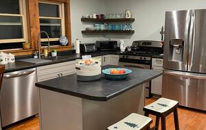 Single Level Historic District Retreat Walkable to Newcastle Dining - Newcastle, Maine