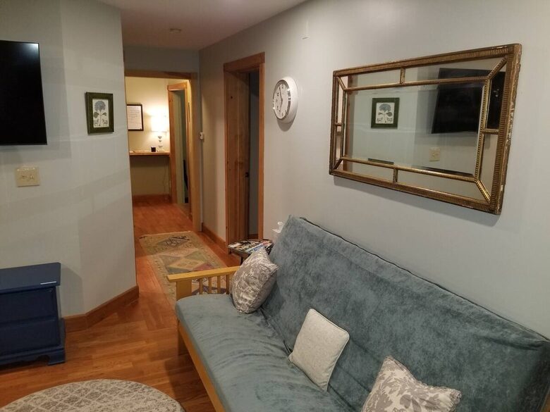 Single Level Historic District Retreat Walkable to Newcastle Dining - Newcastle, Maine