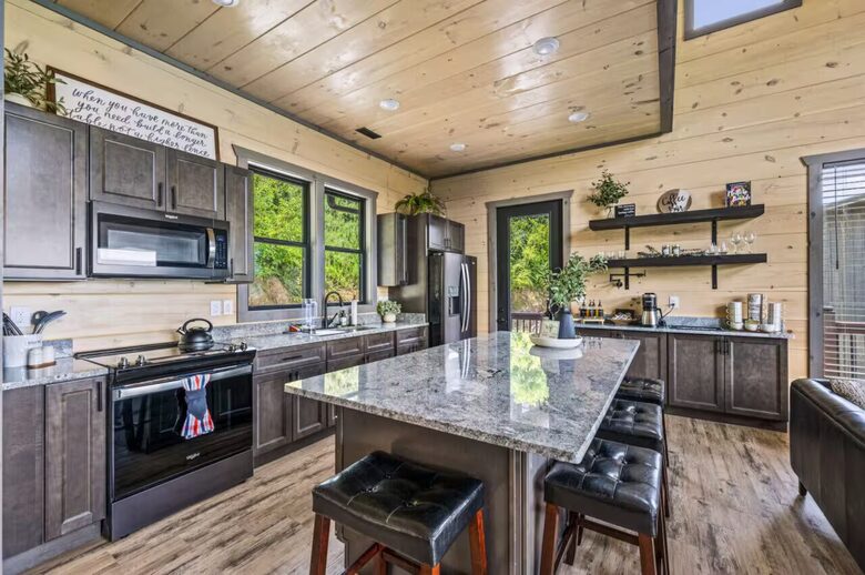 Smoky Mountain Lakeview Lodge | Indoor Pool & Private Dock - Sevierville, Tennessee