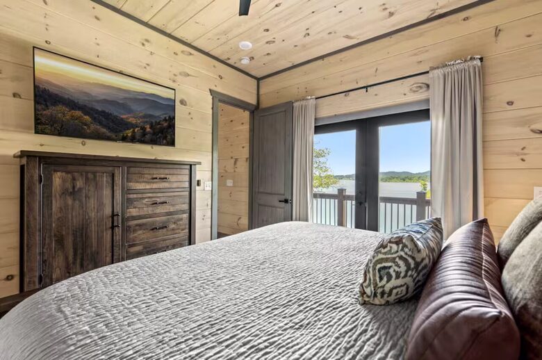 Smoky Mountain Lakeview Lodge | Indoor Pool & Private Dock - Sevierville, Tennessee
