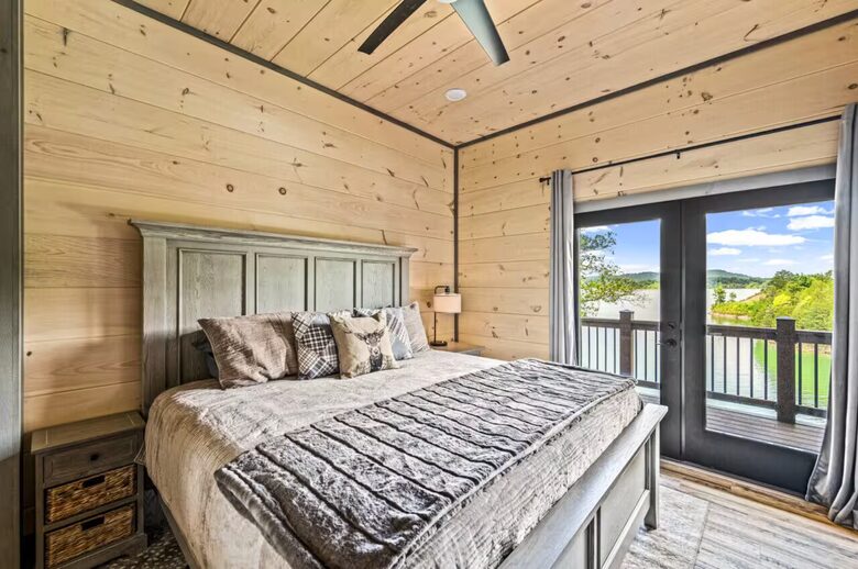 Smoky Mountain Lakeview Lodge | Indoor Pool & Private Dock - Sevierville, Tennessee