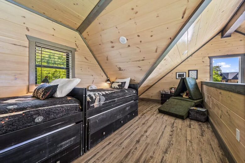 Smoky Mountain Lakeview Lodge | Indoor Pool & Private Dock - Sevierville, Tennessee