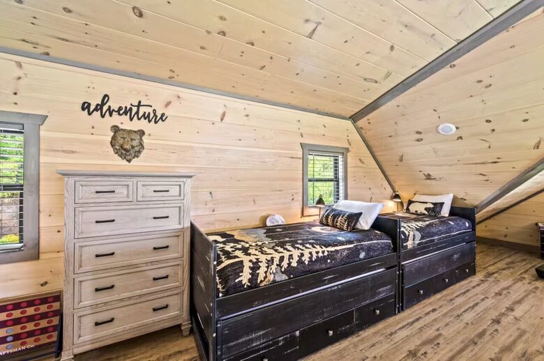 Smoky Mountain Lakeview Lodge | Indoor Pool & Private Dock - Sevierville, Tennessee