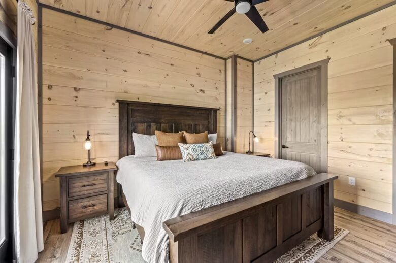 Smoky Mountain Lakeview Lodge | Indoor Pool & Private Dock - Sevierville, Tennessee