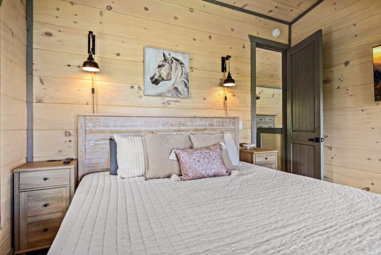 Smoky Mountain Lakeview Lodge | Indoor Pool & Private Dock - Sevierville, Tennessee