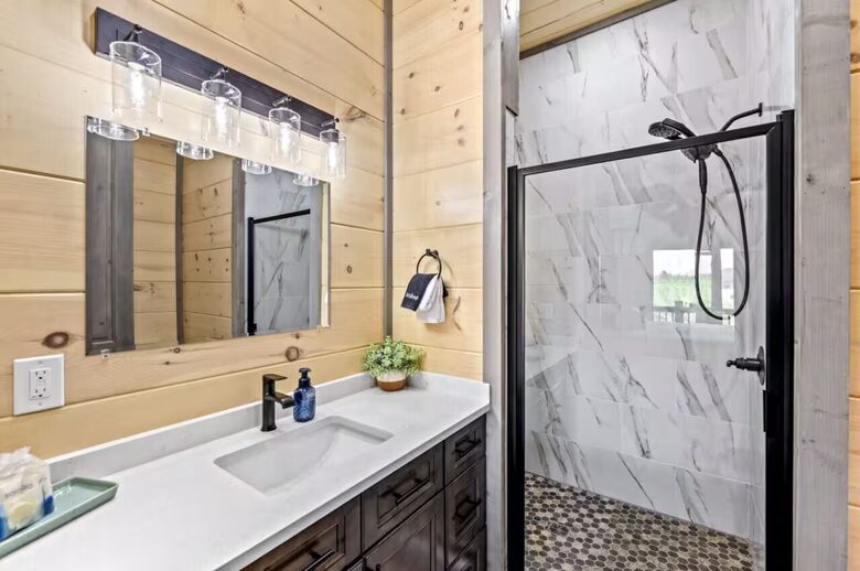 Smoky Mountain Lakeview Lodge | Indoor Pool & Private Dock - Sevierville, Tennessee