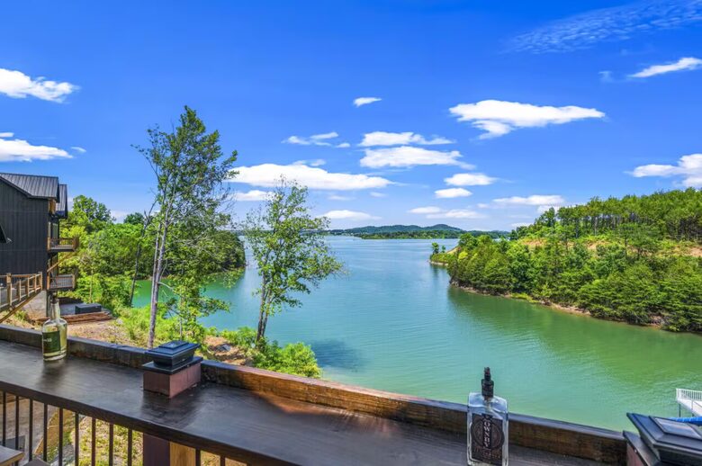 Smoky Mountain Lakeview Lodge | Indoor Pool & Private Dock - Sevierville, Tennessee