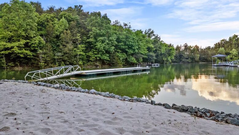 Smoky Mountain Lakeview Lodge | Indoor Pool & Private Dock - Sevierville, Tennessee