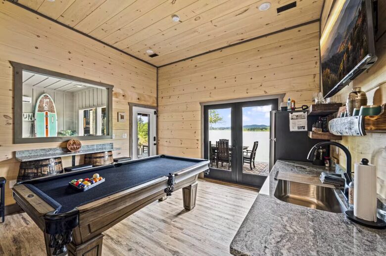 Smoky Mountain Lakeview Lodge | Indoor Pool & Private Dock - Sevierville, Tennessee
