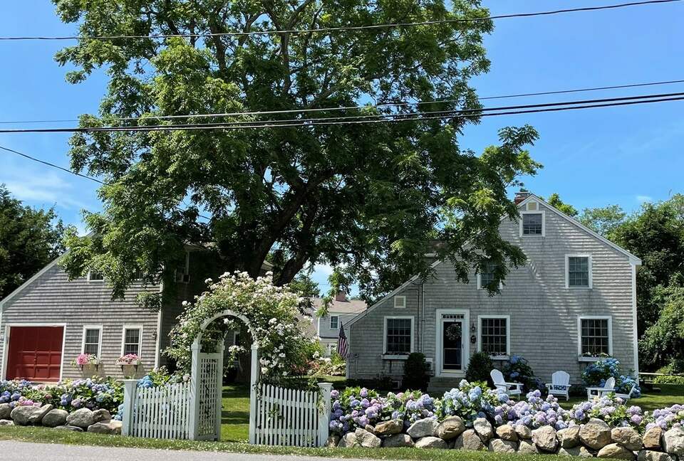 Classic Cape Retreat Near Sea Street Beach - East Dennis, Massachusetts