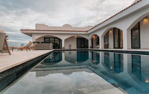 Casa Mantarraya | Modern Off-Grid Sanctuary Above the Sea of Cortez