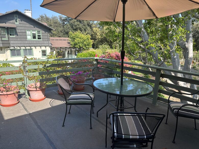 Historic 1913 Craftsman Guesthouse Near Beverly Hills Hotel - Beverly Hills, California