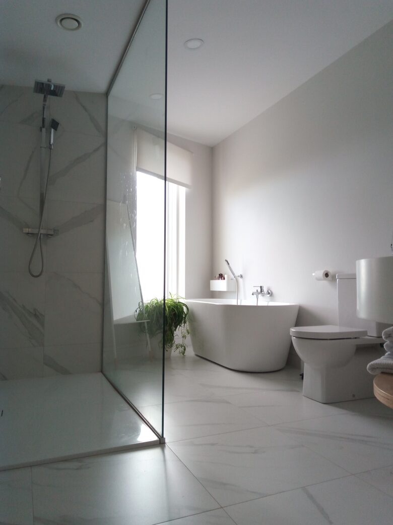 Main bathroom