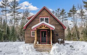 Classic Maine Chalet Near Sunday River with Firepit and Bonus Living Space - Bethel, Maine