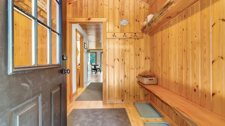 Classic Maine Chalet Near Sunday River with Firepit and Bonus Living Space - Bethel, Maine