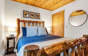 Classic Maine Chalet Near Sunday River with Firepit and Bonus Living Space - Bethel, Maine