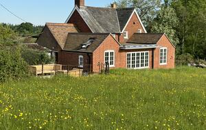 A Refined New Forest Cottage with Orchard and Shepherd’s Hut - Lyndhurst, United Kingdom