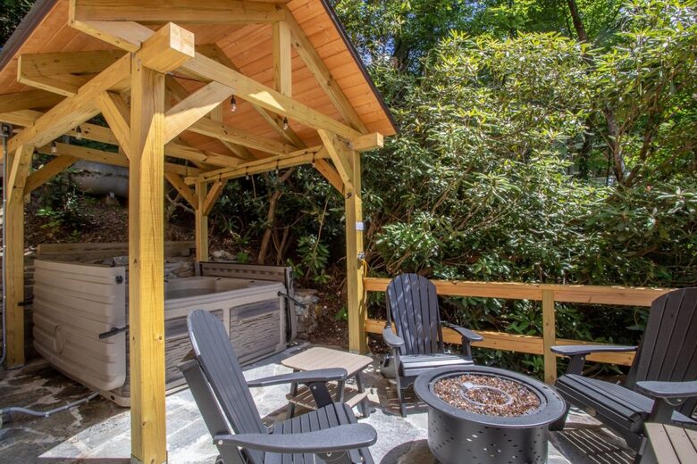 Upscale Mountain Cottage Near Downtown Blowing Rock - Blowing Rock, North Carolina