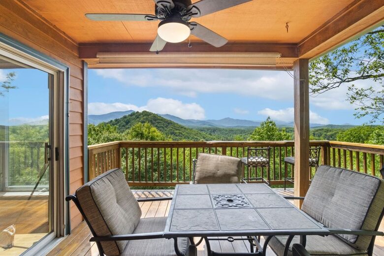 Upscale Mountain Cottage Near Downtown Blowing Rock - Blowing Rock, North Carolina
